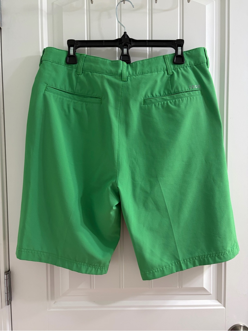 Izod Men's Kelly Green Flat-Front Golf Shorts Sz 34 - Picture 3 of 7